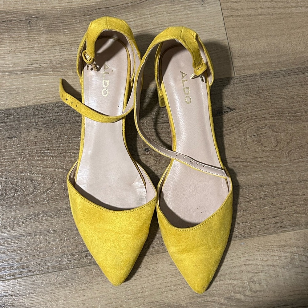 butter yellow flats